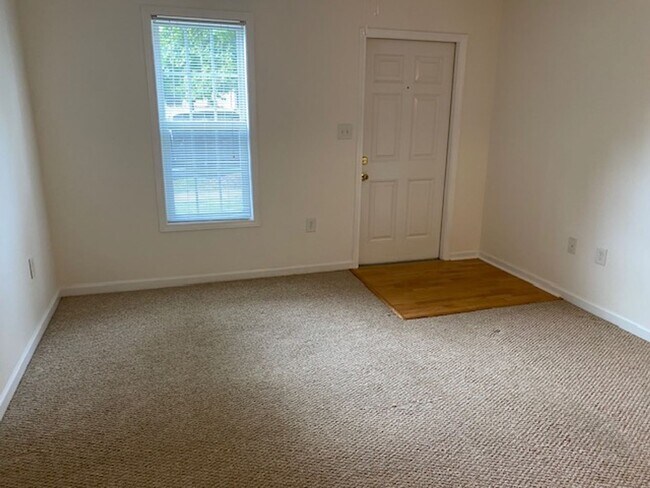 Foto del edificio - Desirable 1 Bed/1 Bath Condo in Very Conve...