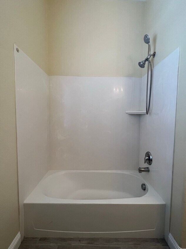 Primary Photo - Gorgeous 3 Bedroom, 2 Bath in Silverado Ranch