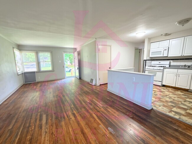 Building Photo - 3 Bedroom, 2 Bath Home with Bonus Room & Double Driveway