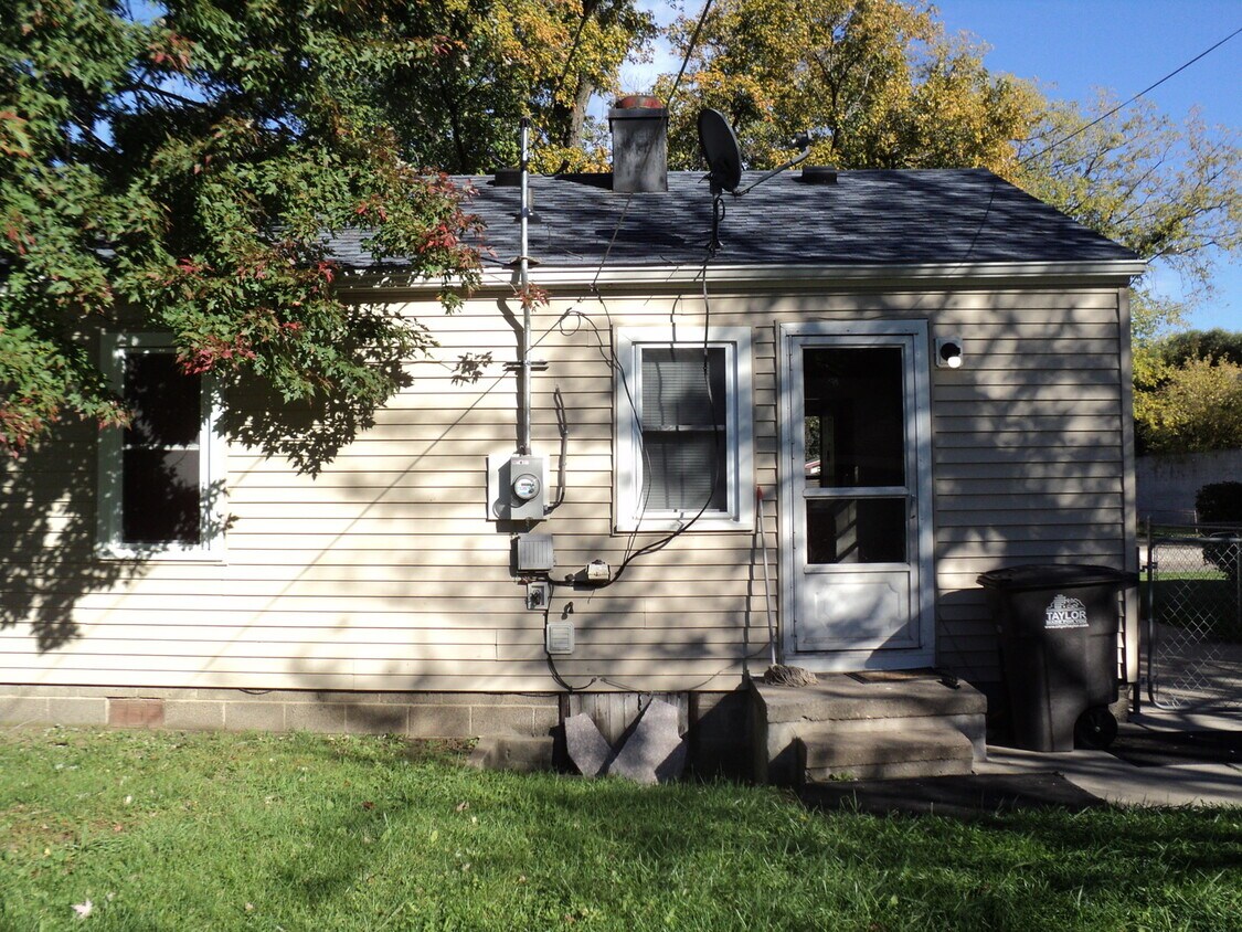 Foto del edificio - COZY AND CUTE 2 BEDROOM, 1 BATH HOME IN TAYLOR ------POLK