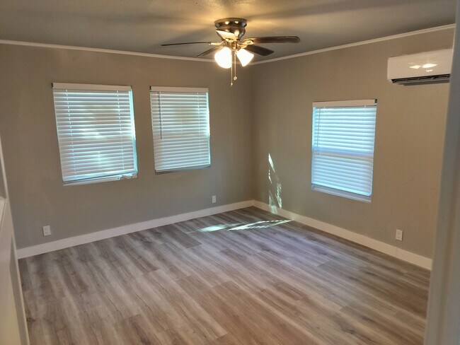 Foto del edificio - 2705 1st St