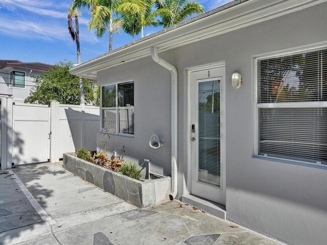 Building Photo - 4422 Sea Grape Dr