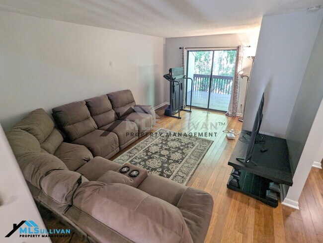 Foto del edificio - 4100 Five Oaks Dr