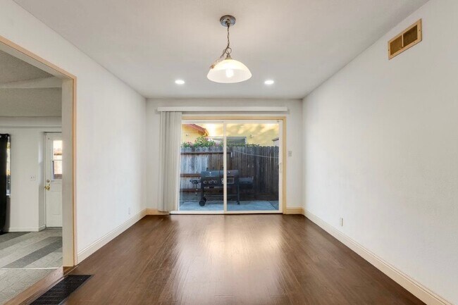 Foto del edificio - 1654 Hemlock St