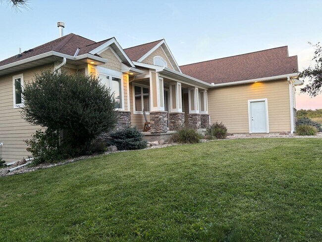 Foto del edificio - 220 Meadow Woods Dr