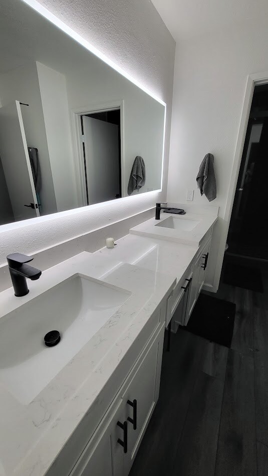 Tocador con espejo de luz LED - 4340 Caminito Del Zafiro