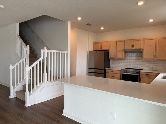 Building Photo - Beautiful 4 bedroom Home