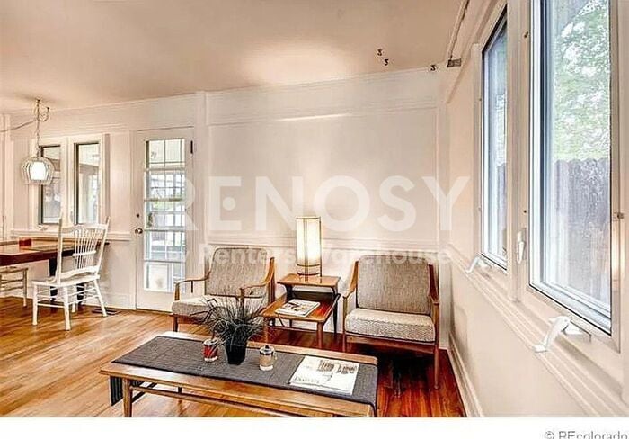Charming 2 Bed 1 Bath in Great Neighborhood! - Charming 2 Bed 1 Bath in Great Neighborhood!