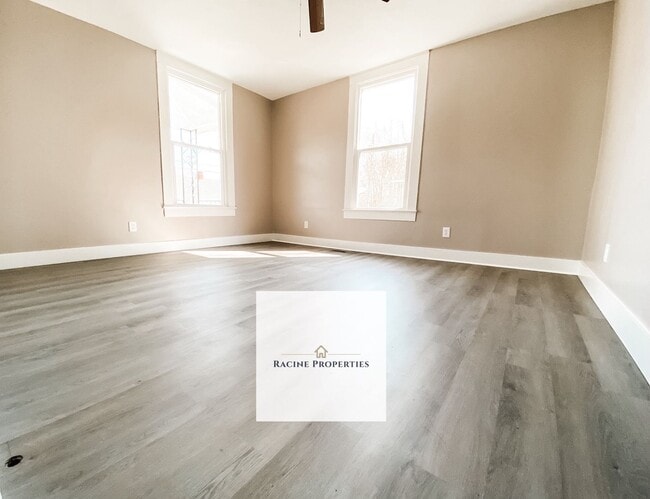 Foto del edificio - Charming Cottage Living in the Heart of Clinton