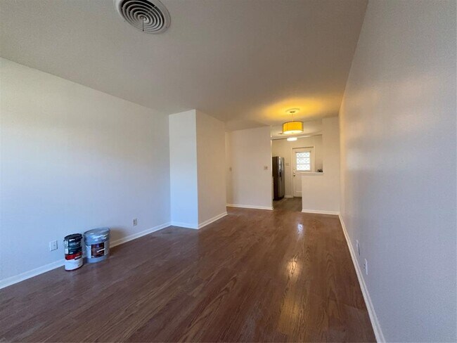 Foto del edificio - 4707 Bull Creek Rd