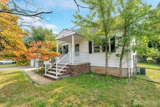 Building Photo - 372 Seneca Ave
