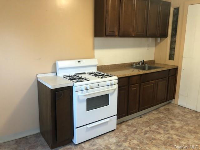 Building Photo - 10 Elmendorf St