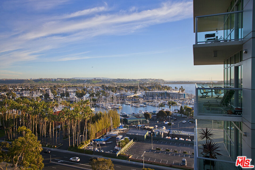 Foto principal - 13700 Marina Pointe Dr
