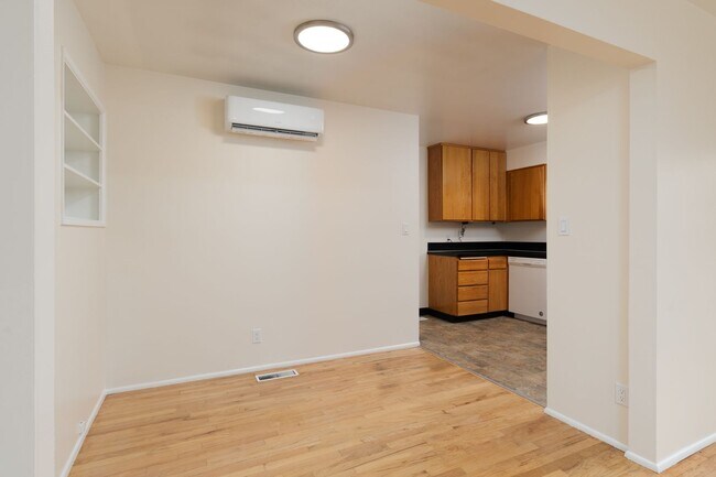 Foto del edificio - Multnomah Tri Plex