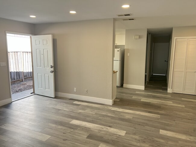 Foto del edificio - 5177 Oxbow Ct