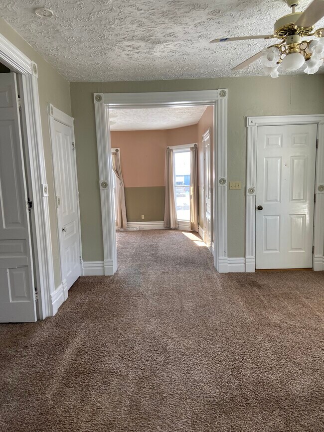 Foto del edificio - 209 E High St