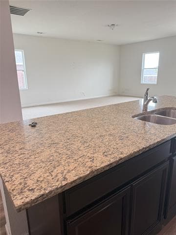 Foto del edificio - 304 Sabine River Rd
