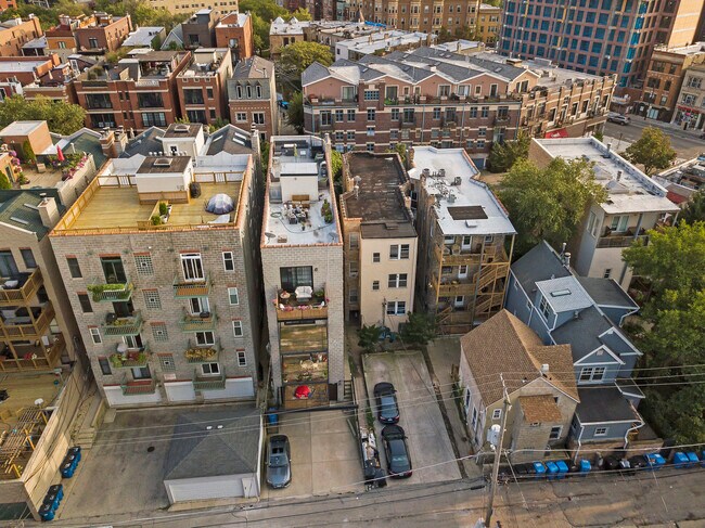 Foto del edificio - 864 W Buckingham Pl