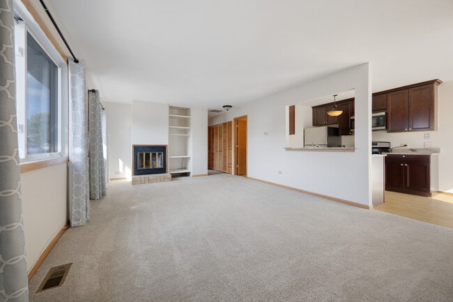 Building Photo - 717 Whitesail Dr