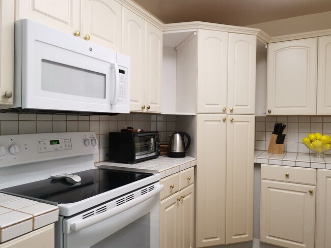 Building Photo - 4147 Camino Ticino
