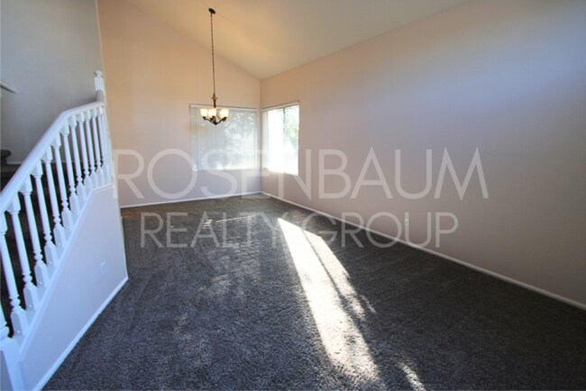 Photo - 5-beds, 3-baths Waterfront home in Gilbert...