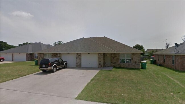 Building Photo - 750 Appleridge Dr