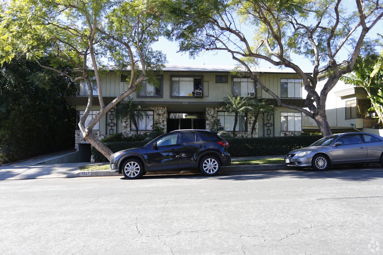 Building Photo - 1227 N Harper Ave