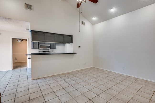 Building Photo - 6913 Sierra Dr