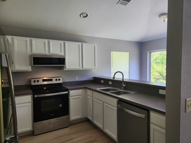 Building Photo - 340-342 Rogen St