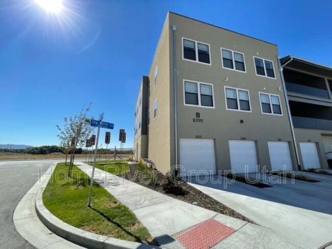 Building Photo - 8392 Sky Mirror Ln