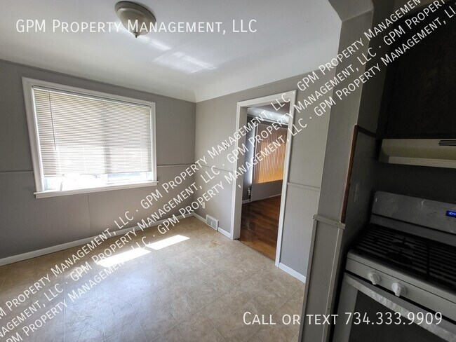 Building Photo - Great Family Home In St. Clair Shores!