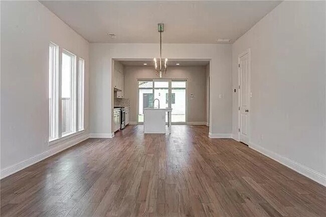 Foto del edificio - 3205 Forest Park Blvd