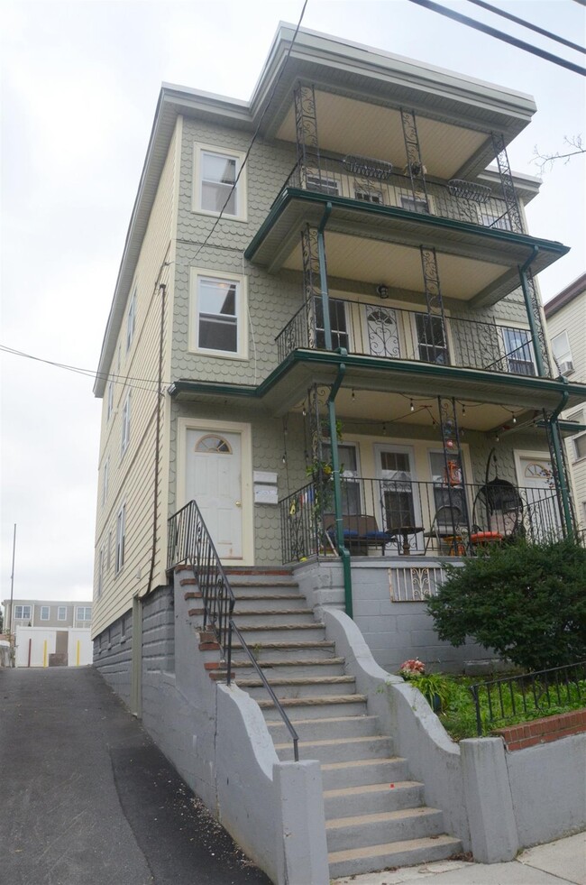 Foto del edificio - 37 Edgar Ave