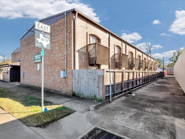 Foto del edificio - 208 E Starr Ave