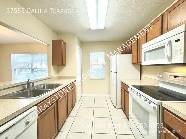 Foto del edificio - 37555 Daliha Terrace