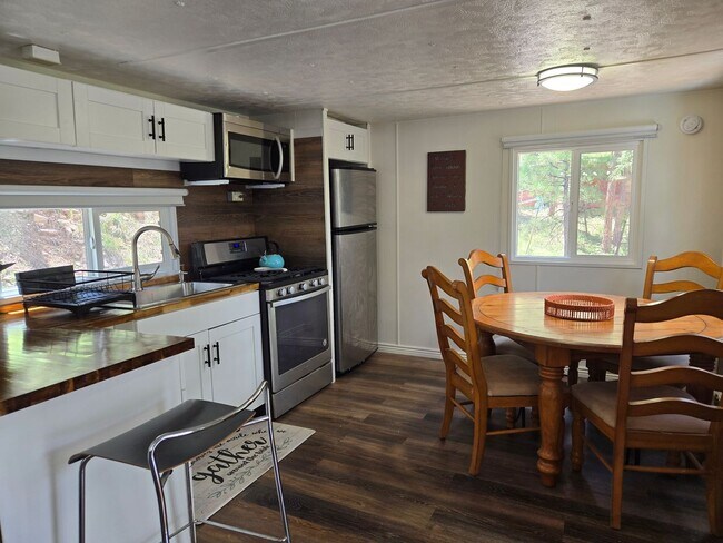 Foto del edificio - Great Two Bedroom Close To Midtown