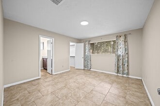 Building Photo - 11111 Longcommon Dr