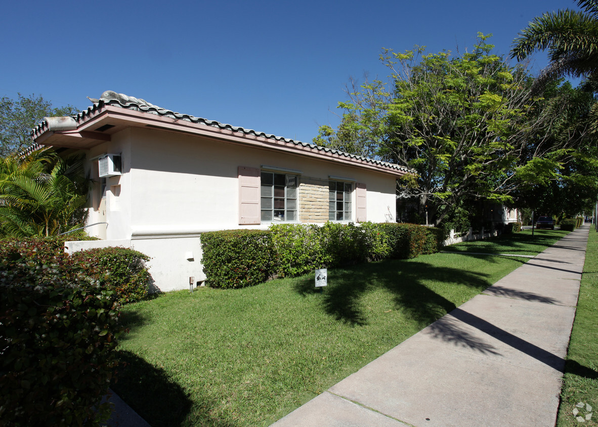 Building Photo - 223-231 Mendoza Ave