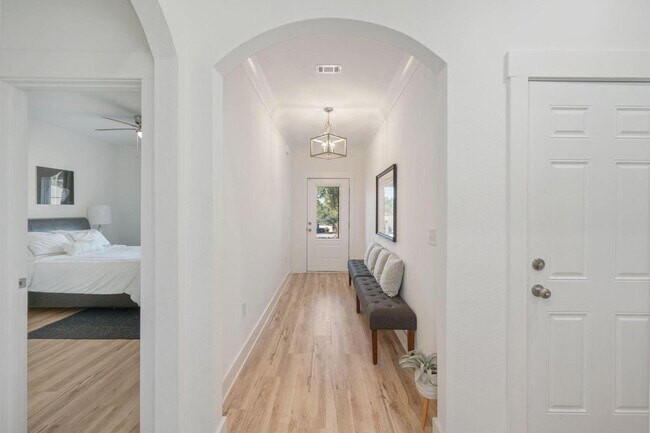 Foto del edificio - 667 Red Fern Rd