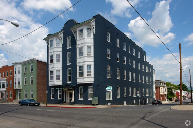 Foto del edificio - 300-302 N Potomac St