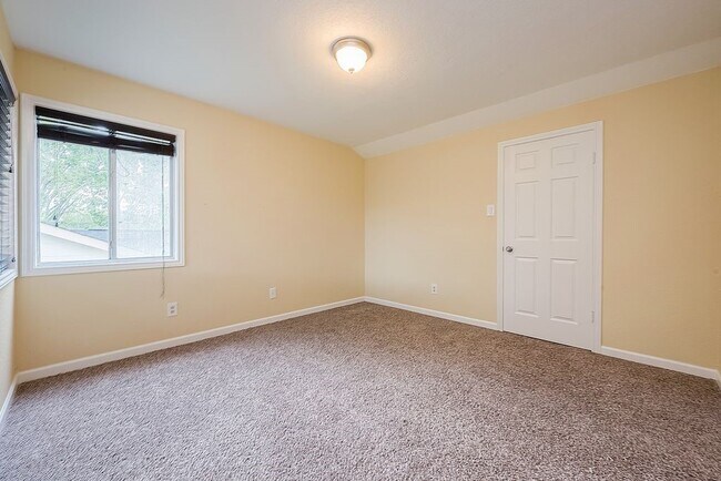Foto del edificio - 2039 Shorewood Ln