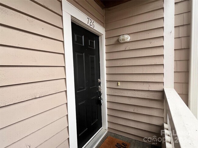 Foto del edificio - 726 Southwest Dr