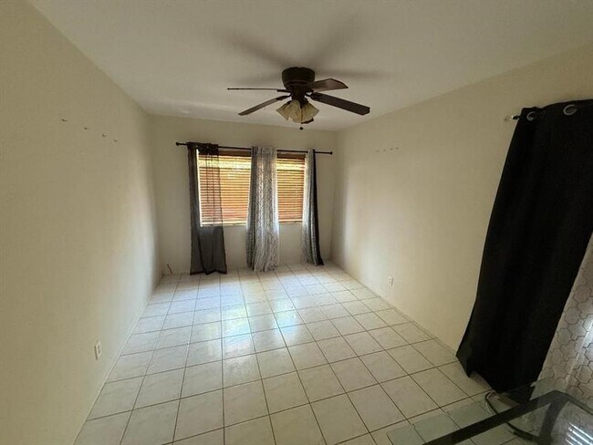 Foto del edificio - 1710 NE 8th St