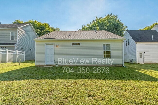 Building Photo - Beautiful 1 story house 3 bed 2 bath and 1 car garage