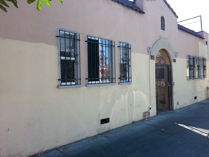 Building Photo - 118 W Manchester Ave