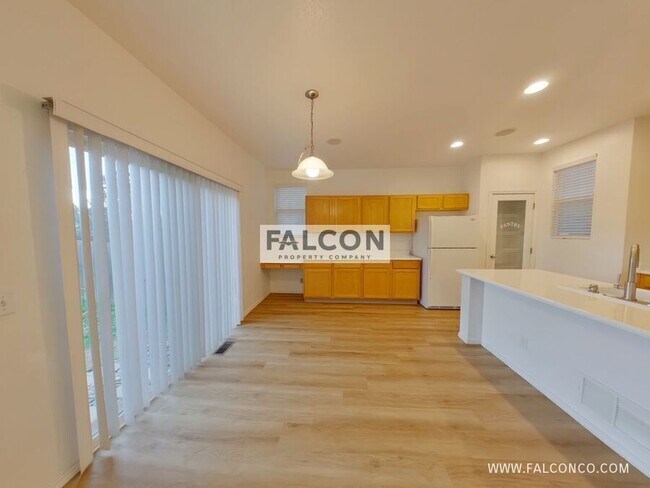 Foto del edificio - 6627 Silverwind Cir