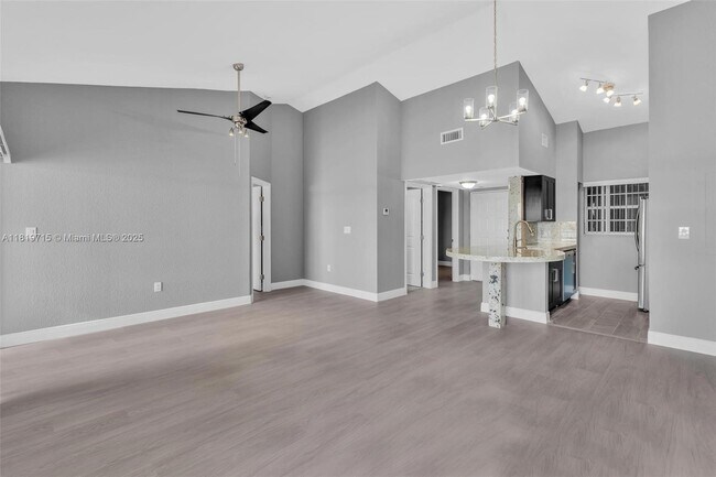 Foto del edificio - 2811 N Oakland Forest Dr