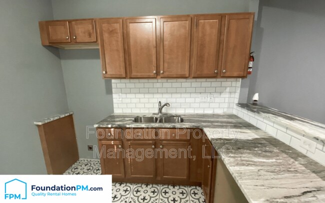 Foto del edificio - 2001 Waverly Ave