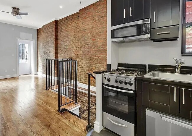 Building Photo - 248 Mott Street