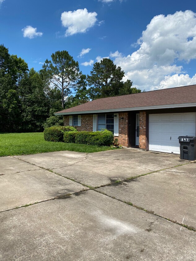 Primary Photo - 189 Crepe Myrtle Ave